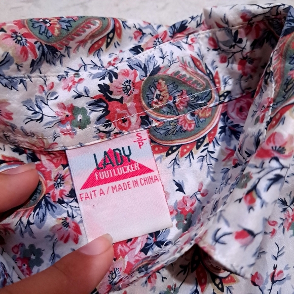 Footlocker | Pink and White Button Down Shirt with Paisley Pattern 100% silk - Picture 6 of 10